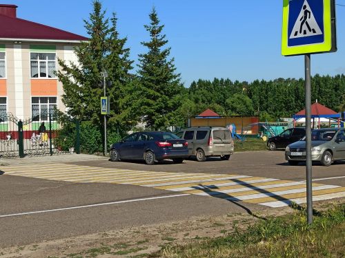 В Кайбицах около школы и детсада обновлены пешеходные переходы