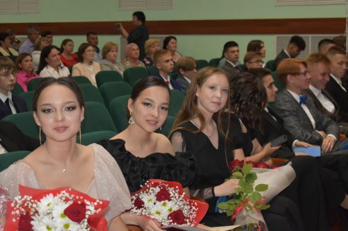 Олы Кайбыч мәктәбендә чыгарылыш кичәсе узды