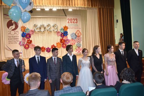 Олы Кайбыч мәктәбендә чыгарылыш кичәсе узды