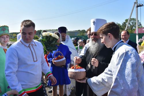Митрополит Кирилл совершил великое освящение храма Живоначальной Троицы в селе Беляево