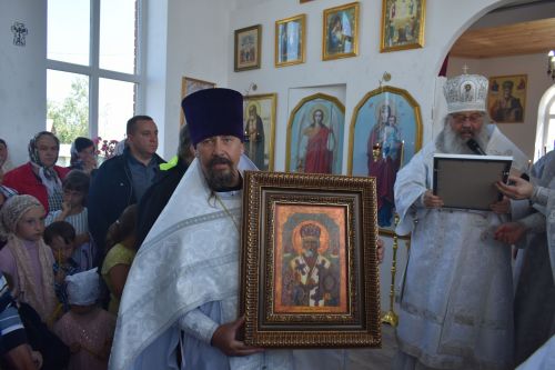 Митрополит Кирилл совершил великое освящение храма Живоначальной Троицы в селе Беляево