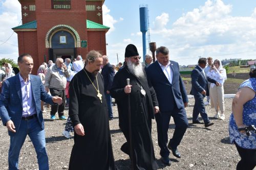 Митрополит Кирилл совершил великое освящение храма Живоначальной Троицы в селе Беляево