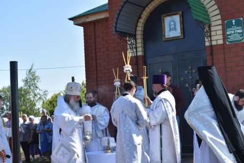 Митрополит Кирилл совершил великое освящение храма Живоначальной Троицы в селе Беляево