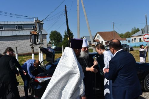 Митрополит Кирилл совершил великое освящение храма Живоначальной Троицы в селе Беляево