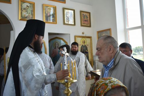 Митрополит Кирилл совершил великое освящение храма Живоначальной Троицы в селе Беляево