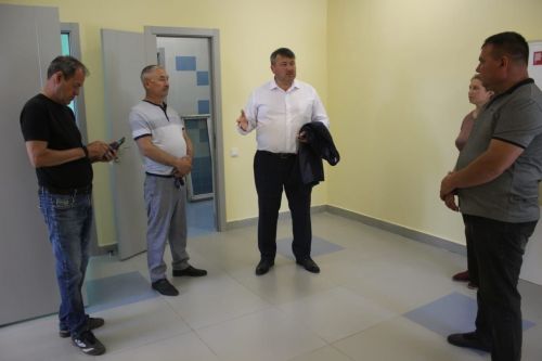 Район башлыгы Альберт Рәхмәтуллин Борындык мәдәният йортында үткәрелүче капиталь ремонт барышы белән танышты