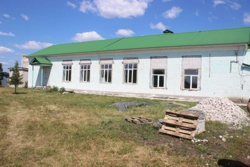 Район башлыгы Альберт Рәхмәтуллин Борындык мәдәният йортында үткәрелүче капиталь ремонт барышы белән танышты