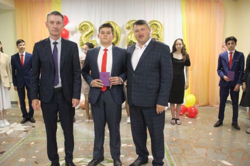 Кошман мәктәбендә узган аттестат тапшыру тантанасы мизгелләре