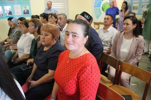 Кошман мәктәбендә узган аттестат тапшыру тантанасы мизгелләре