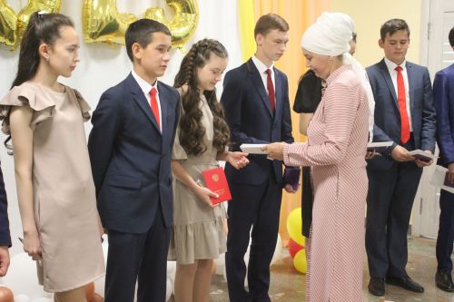 Кошман мәктәбендә узган аттестат тапшыру тантанасы мизгелләре