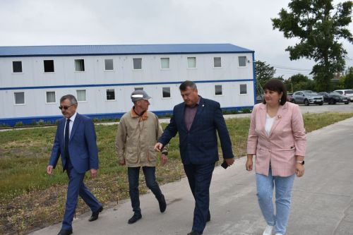 Район башлыгы Альберт Рәхмәтуллин Колаңгыдагы тимер-бетон эшләнмәләр заводы эшчәнлеге белән танышты