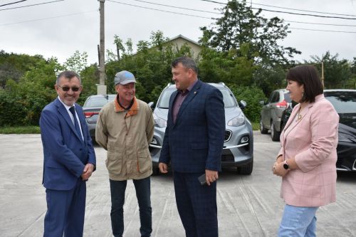 Район башлыгы Альберт Рәхмәтуллин Колаңгыдагы тимер-бетон эшләнмәләр заводы эшчәнлеге белән танышты