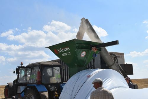 Марат Ахметов высоко оценил ход уборочных работ в Кайбицком районе