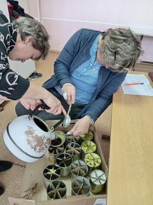 Юнармейцы из Большого Подберезья изготавливают окопные свечи