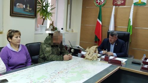 Глава Кайбицкого района встретился с бойцом, приехавшим в очередной отпуск