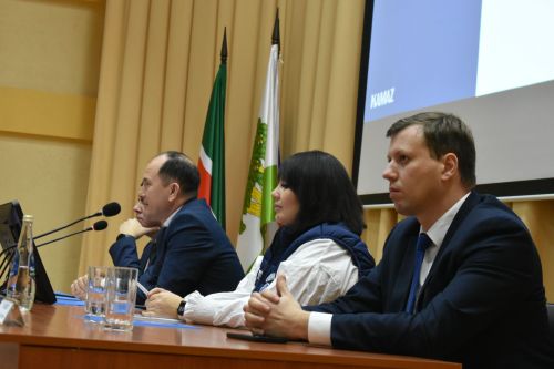 Представители Минтруда РТ и общества «КамАЗ» встретились с кайбичанами