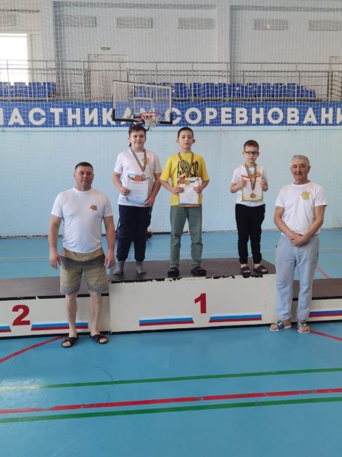 В СОК «Салават купере» в селе Большие Кайбицы прошло межрайонное лично-командное первенство по плаванию среди воспитанников спортивных школ