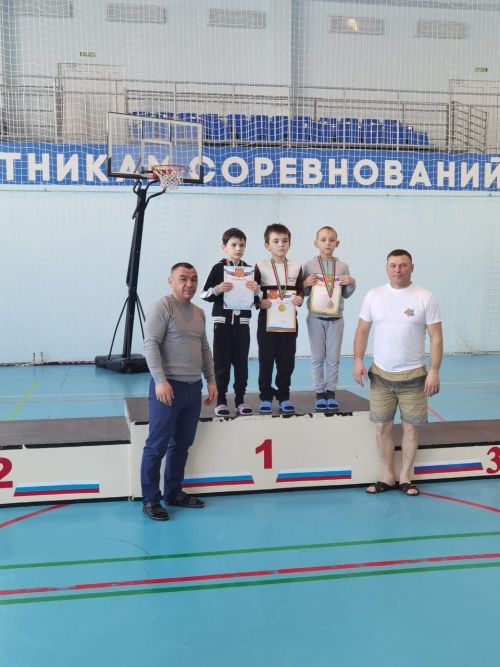 В СОК «Салават купере» в селе Большие Кайбицы прошло межрайонное лично-командное первенство по плаванию среди воспитанников спортивных школ