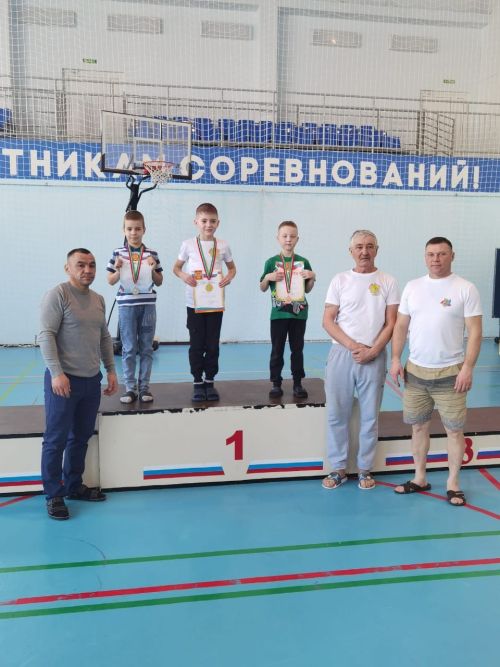 В СОК «Салават купере» в селе Большие Кайбицы прошло межрайонное лично-командное первенство по плаванию среди воспитанников спортивных школ