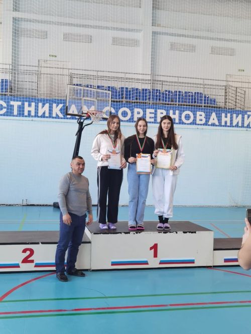 В СОК «Салават купере» в селе Большие Кайбицы прошло межрайонное лично-командное первенство по плаванию среди воспитанников спортивных школ