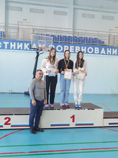 В СОК «Салават купере» в селе Большие Кайбицы прошло межрайонное лично-командное первенство по плаванию среди воспитанников спортивных школ