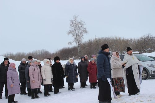 На строящейся церкви в Ульянкове установлены купола