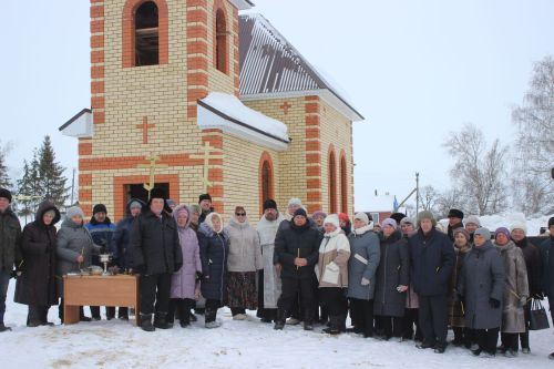 На строящейся церкви в Ульянкове установлены купола