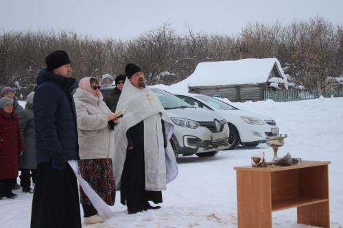 На строящейся церкви в Ульянкове установлены купола