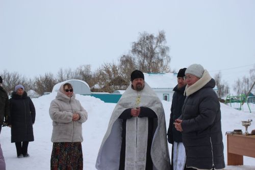 На строящейся церкви в Ульянкове установлены купола