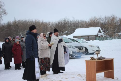 На строящейся церкви в Ульянкове установлены купола