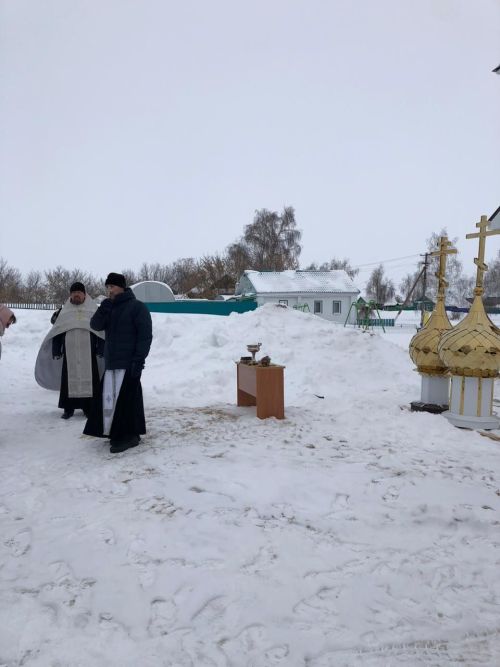 На строящейся церкви в Ульянкове установлены купола