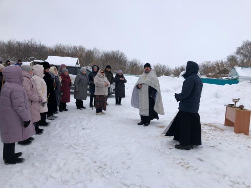 На строящейся церкви в Ульянкове установлены купола