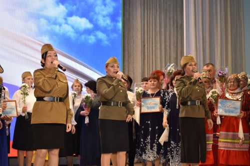 В честь Дня защитника Отечества участники фестиваля «Балкыш» - «Сияние» дали большой концерт