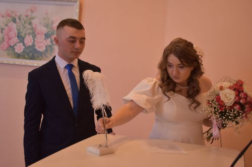 В Кайбицком отделе ЗАГС зарегистрировали семейный союз Александра Горшунова и Виктории Киваевой
