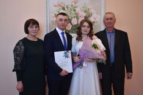 В Кайбицком отделе ЗАГС зарегистрировали семейный союз Александра Горшунова и Виктории Киваевой
