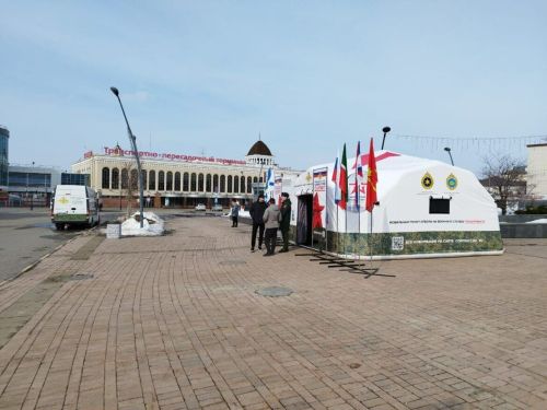 На территории ж/д вокзала в Казани развернули пункт отбора на службу по контракту