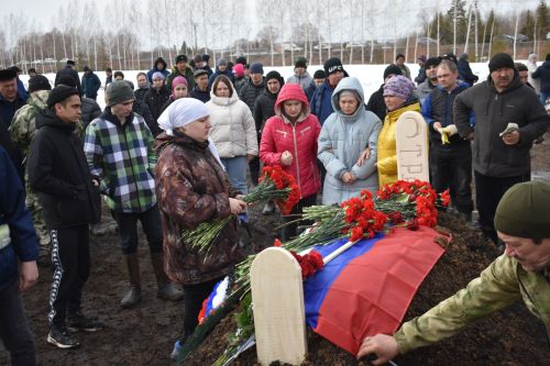 Геройлар китә, эзләре кала