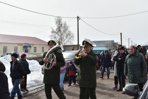 В селе Малые Меми простились с героически погибшим на спецоперации Николаем Токсаровым