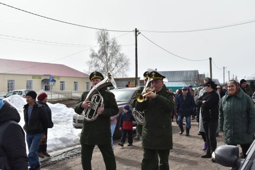 В селе Малые Меми простились с героически погибшим на спецоперации Николаем Токсаровым