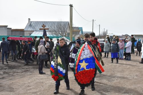 В селе Малые Меми простились с героически погибшим на спецоперации Николаем Токсаровым
