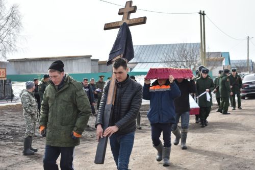 В селе Малые Меми простились с героически погибшим на спецоперации Николаем Токсаровым