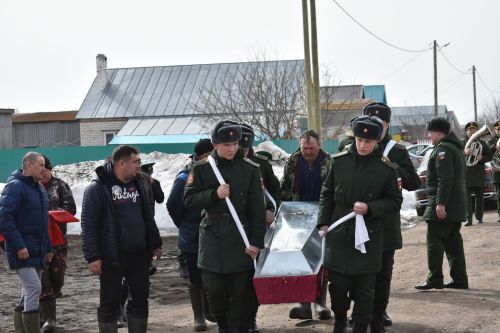 В селе Малые Меми простились с героически погибшим на спецоперации Николаем Токсаровым