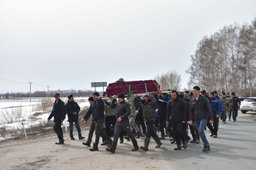 Геройлар китә, эзләре кала