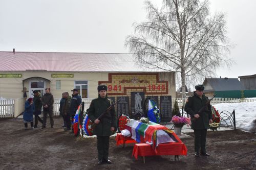 В селе Малые Меми простились с героически погибшим на спецоперации Николаем Токсаровым