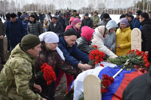 Геройлар китә, эзләре кала