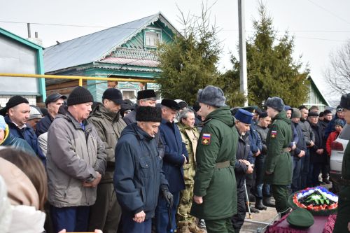 Геройлар китә, эзләре кала