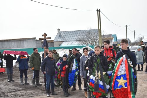 В селе Малые Меми простились с героически погибшим на спецоперации Николаем Токсаровым