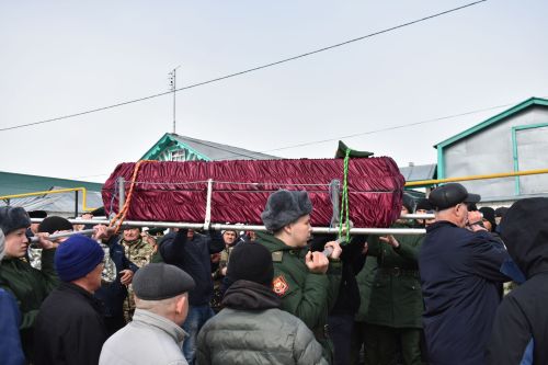 Геройлар китә, эзләре кала
