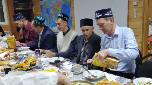 В Кайбицах глава района провел ифтар в честь Священного месяца Рамазан