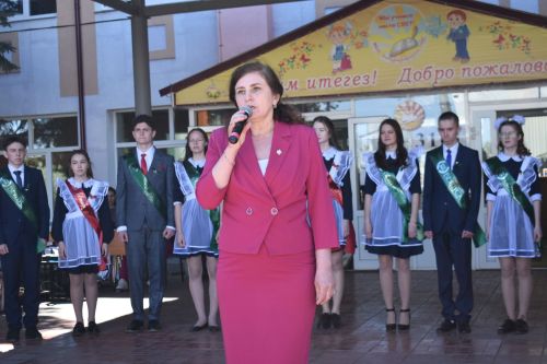 В Большекайбицкой школе прозвенел последний звонок